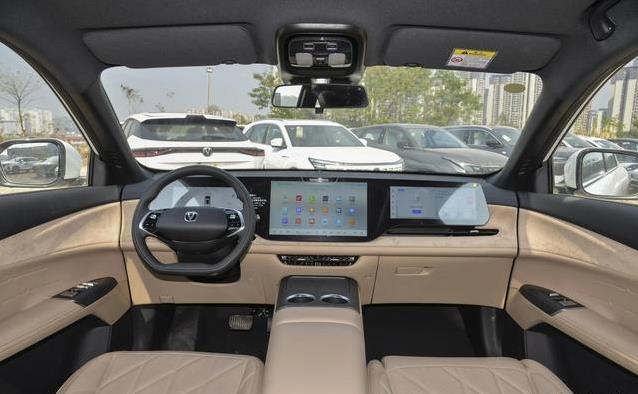 10万买大空间SUV，192马力超省油，CS75 PLUS凭啥这么火？