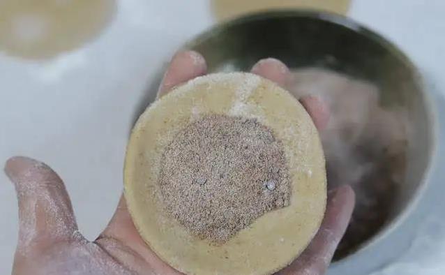 全麦糖三角简单做，红糖馅甜到心，早餐吃它全家抢着要？