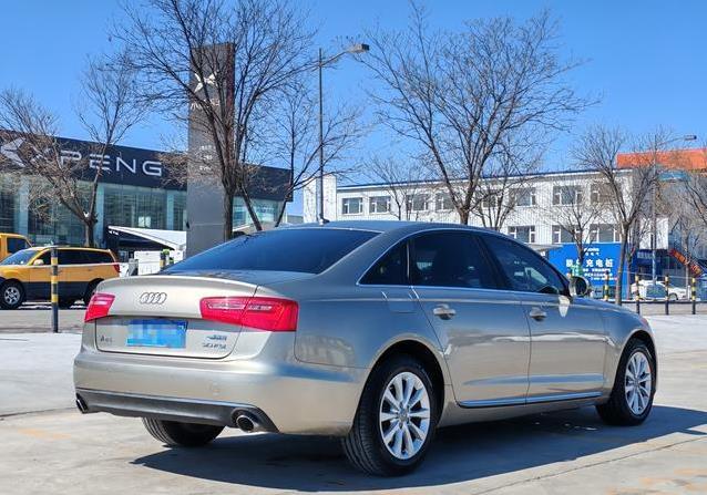 10万买奥迪A6L，14万公里值不值，家用商务两不误？