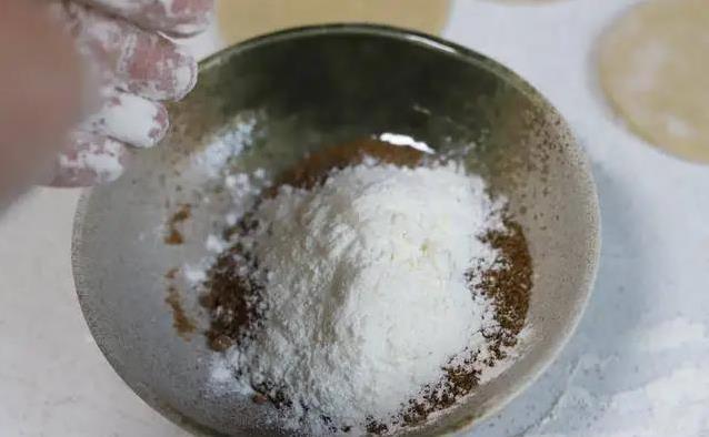 全麦糖三角简单做，红糖馅甜到心，早餐吃它全家抢着要？