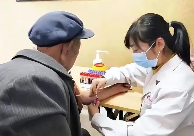 吃坚果补脑还是长胖？高血脂能吃吗？真相出人意料