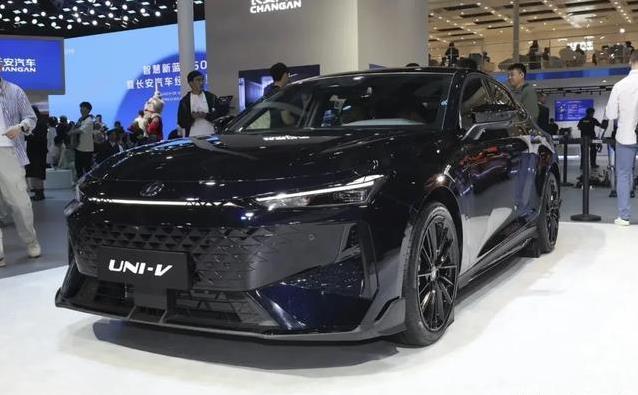 长安UNI-V大变身：2.0T飙180kW，新造型帅炸，价格能惊喜？