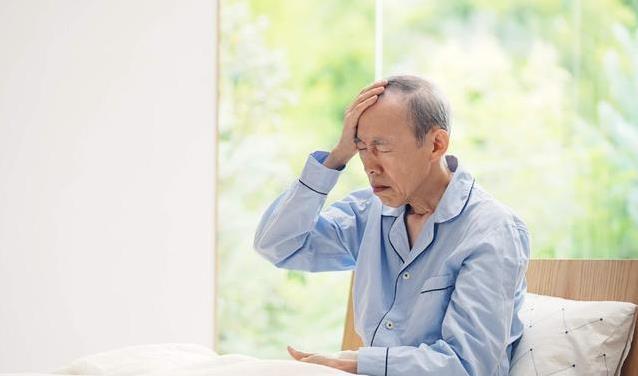 午睡30分钟害了老人？医生提醒：60岁后这样睡才健康