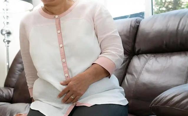 每天吃玉米反倒肚子疼？医生揭秘：2类人吃错了伤身