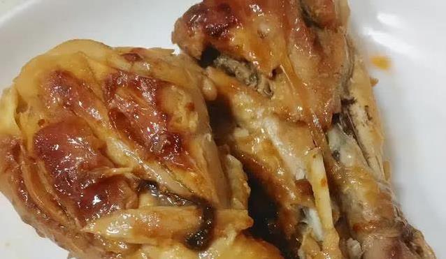 小镇鸡腿香翻天，评论家挑刺却服气？