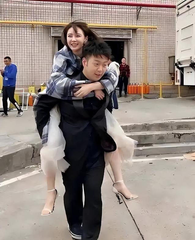 杜海涛嗓子发炎急坏沈梦辰，飞奔北京陪护却端出辣椒炒肉？