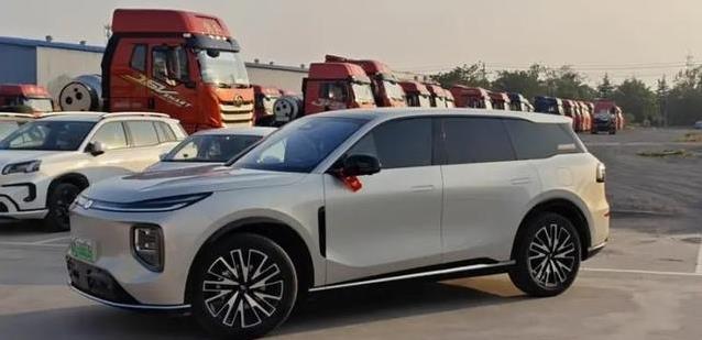 12万买大五座SUV，纯电145公里，油耗才3.9升？