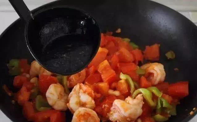 西红柿炒虾仁超下饭，香炸西红柿酥到爆，你家最爱哪一道？