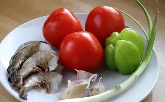 西红柿炒虾仁超下饭，香炸西红柿酥到爆，你家最爱哪一道？