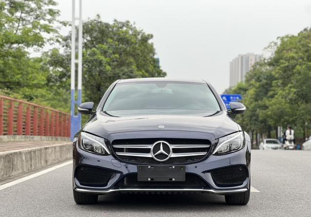 6.8万公里奔驰C级13万到手，运动版漂移爽翻，值不值？