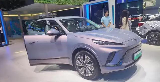 15万买中大型SUV？别克E5零跑C16同天开战，谁更值？