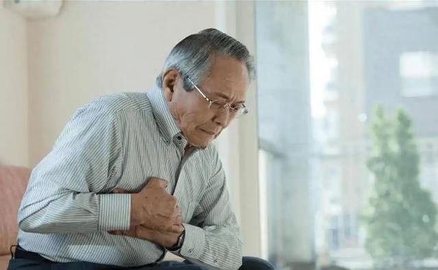 久坐熬夜还爱咸菜？5个习惯伤心脏，改掉能救命