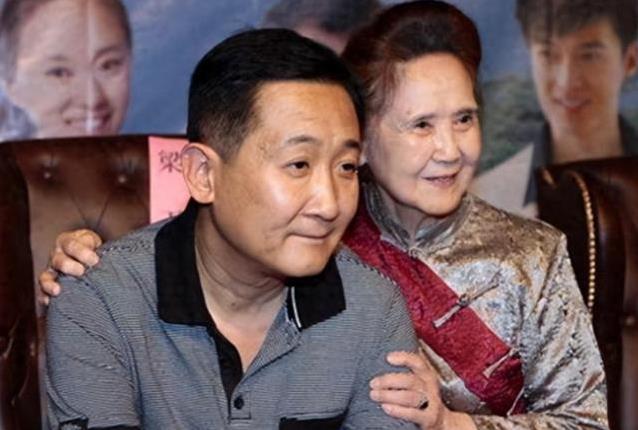 66岁丧夫丧子债台高筑，女儿冷眼旁观，梁天却成她依靠
