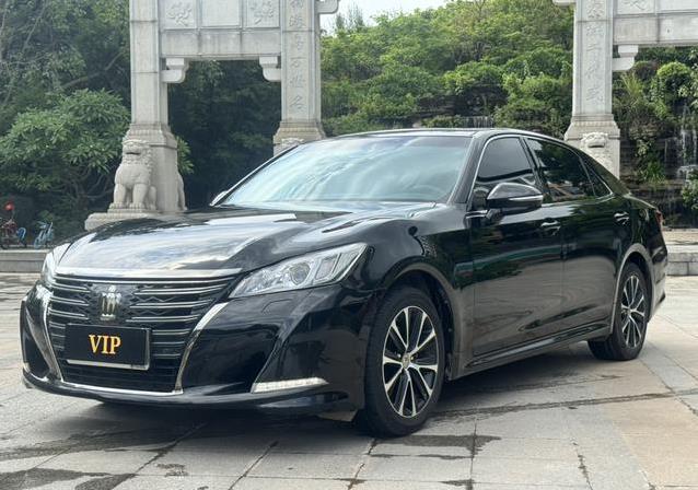 15万开走8万公里豪车，20款丰田皇冠，值不值？