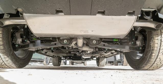 10万买越野神车？捷途旅行者硬刚路虎，性能翻倍价格砍半！