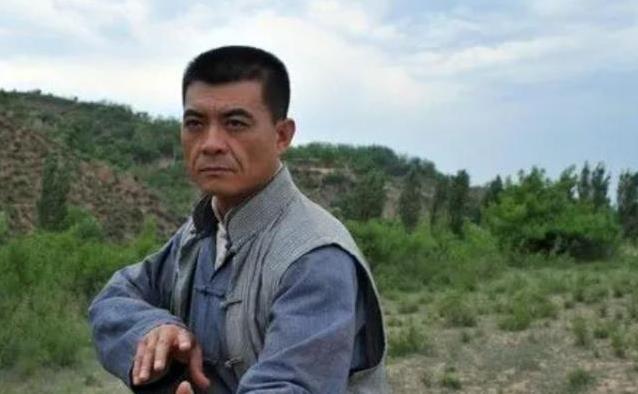 王新军前妻独自养子，秦海璐生9斤胖小子，差距让人唏嘘
