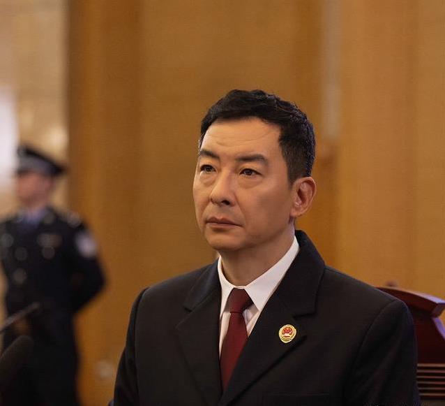 演了30年没人识，一当贪官全网熟，郝平凭啥翻红了？