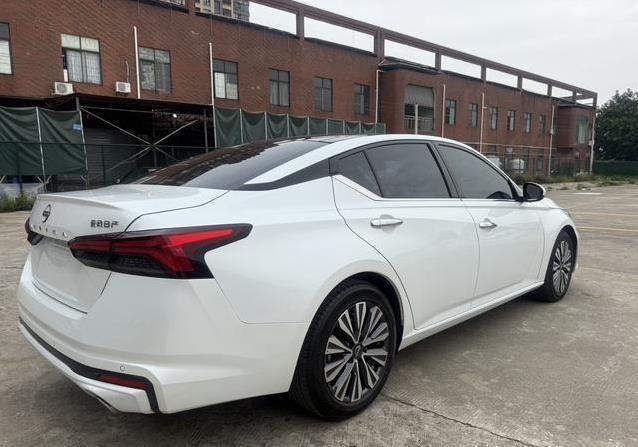 11万买天籁2.0L准新车，省8万却动力一般，值不值？