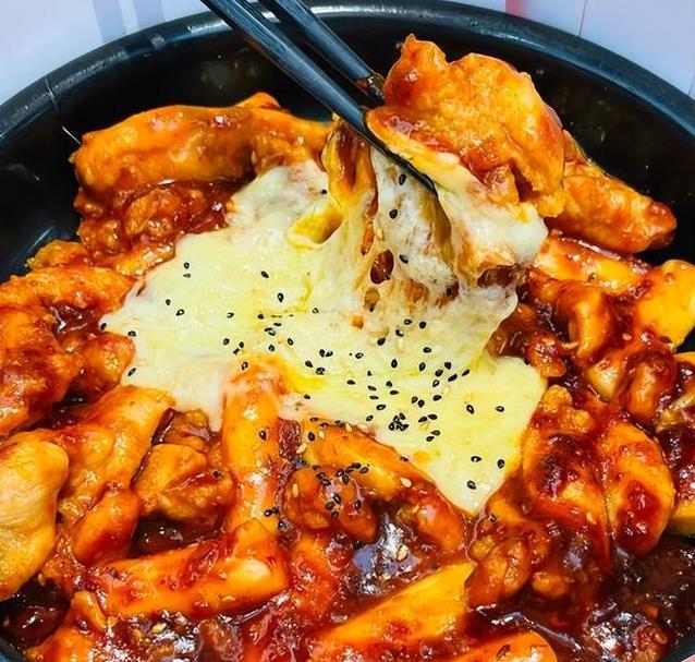 猪头肉被嫌油腻多年，医生却说：适量吃能补4种营养？