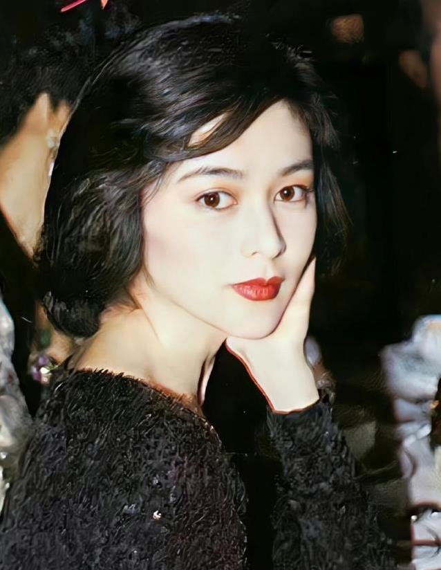 从“十三姨”到独居豪宅，关之琳的亿万财富，换来了什么人生？