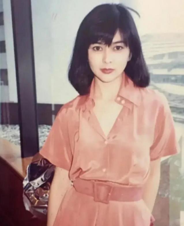 从“十三姨”到独居豪宅，关之琳的亿万财富，换来了什么人生？