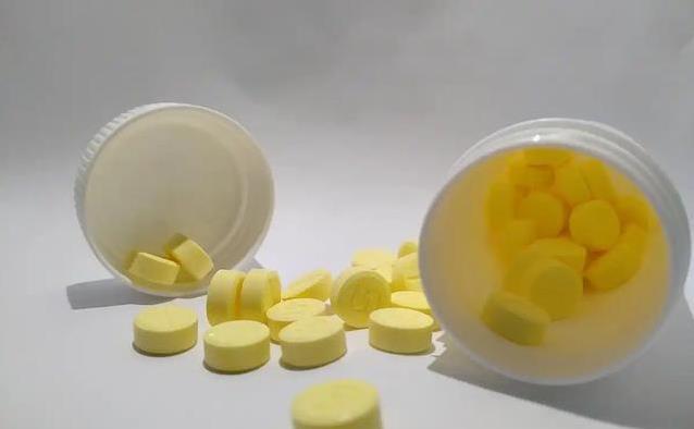 老爸每天吃叶酸想抗老，却让身体更糟？这4类老人别乱吃