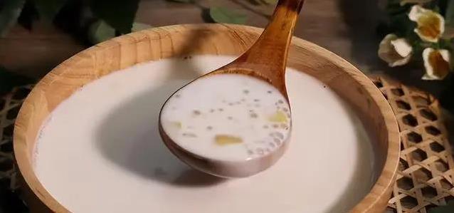 三步做出Q弹椰汁西米露，饭店级甜汤，家人都夸好吃！
