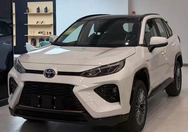 15万凯迪拉克XT4开着爽，丈夫却盯上威兰达，里子面子选哪个？