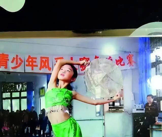 吴艳妮出征田径世锦赛 美丽与速度并存