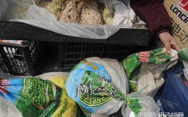 2小孩超市混掺几十种杂粮被迫下架