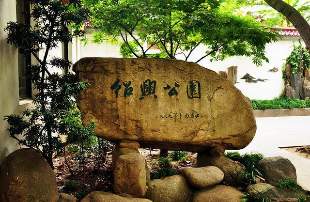 上海闹市中的袖珍公园，居然有座日本人的铜像！