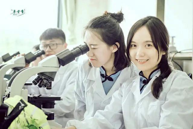 张雪峰再次警告:今年最热门4个专业,毕业时容易吃亏