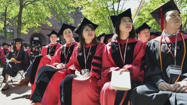 美国大规模吊销留学生签证，外交部最新发声