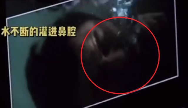 好温柔！杨幂骑坐男演员肩上拍打戏 打完暖心摸头