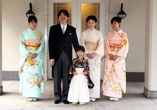 日本公主未婚夫返日将享VIP待遇 网友怒骂：软饭男