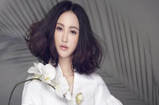 袁弘张歆艺：支持北京男篮 爱情与篮球共精彩