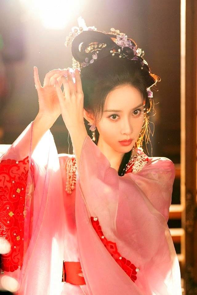 孟子义内娱第一个饭渣人设 从“作精”到“笨蛋美人”的逆袭之路
