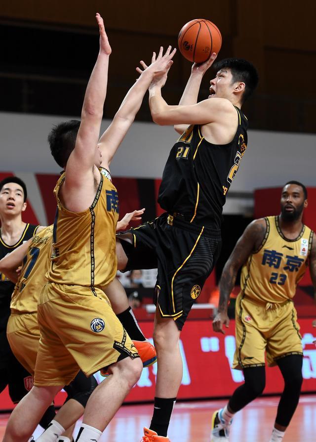 引颈逆转！赵睿23+5集锦 连合强突改变形貌最终弑杀旧主 从恼恨到绝地反击