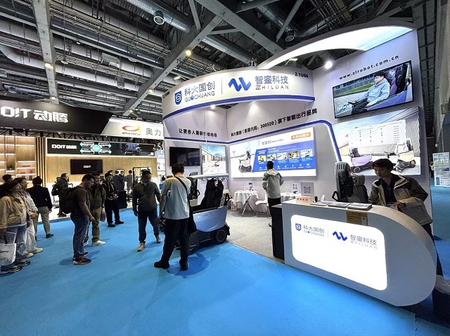 科大国创智能助行机器人亮相CMEF中国国际医疗器械展