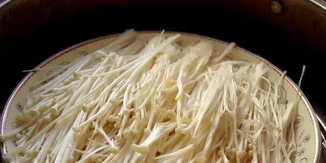 金针菇这样做简单又好吃，我家一周做3次，比吃肉还过瘾