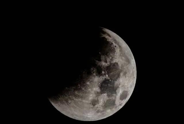 揭开月球的神秘面纱：月球在太空中的地位和重要性