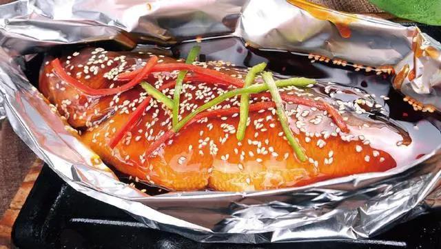 吃烧烤时，这4种肉放心大胆点，烧烤摊无法造假，懂行人必吃