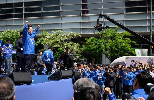 專家：韓國大選驚現(xiàn)黑馬 三強(qiáng)對決局勢緊張