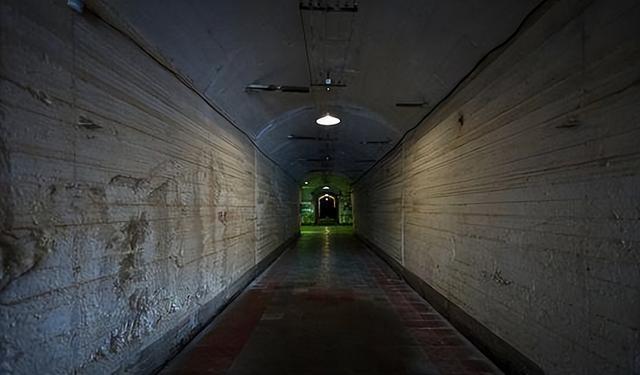 俄导弹击穿地下基地，暴击训练中心，对乌高官动真格吓退北约援军 俄军报复全面升级