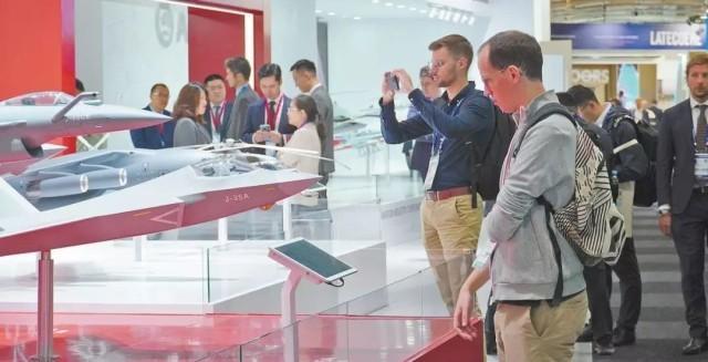 殲-35A等中國戰(zhàn)機亮相巴黎 全譜系裝備閃耀登場