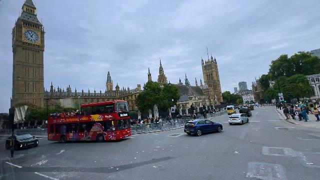 马斯克呼吁英更换政府 干预引发争议