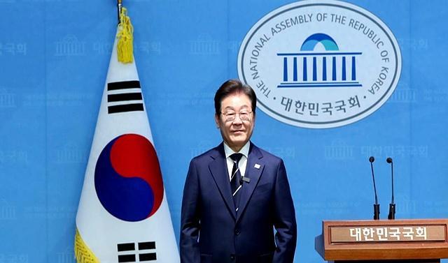 为什么李·扎明（Li Zaiming）突然在美国发表严厉