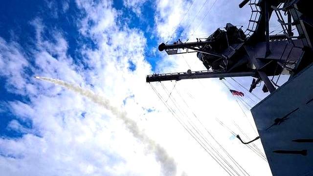 美军拟用激光武器对抗伊朗 高科技军备亮相