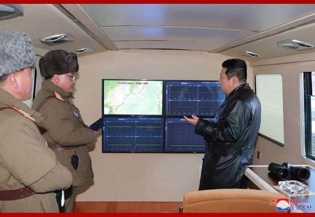 朝鲜宣布成功试射高超音速导弹，金正恩参观试射