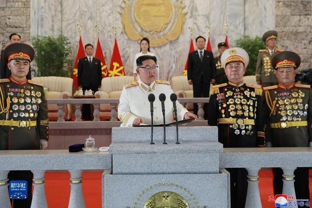 朝鲜举行阅兵式 庆祝人民革命军成立90周年！